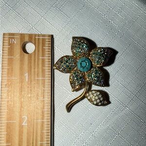1.75” VINTAGE MARCASITE & GREEN FLOWER GOLD TONE BROOCH PIN